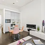 1 & 2 Bed Cosy Apartments Next To Earls Court Free Wifi
