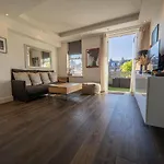 Gorgeous Light Contemporary Apt In Notting Hill