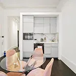 1 & 2 Bed Cosy Apartments Next To Earls Court Free Wifi