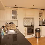 The Angel Place Hideaway - Fair 4Bdr House With Terrace