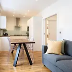 Spacious 4 bedrooms flat in New Oxford Street