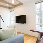 Spacious 4 bedrooms flat in New Oxford Street
