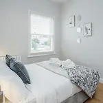 Beautiful 2 Bedrooms Split Level Fulham Apartment