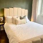 Newly Refurbished 2 Bedroom Apartment In South London