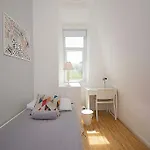 Single Bedrooms With Wifi And Underbed 10