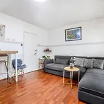 2 Story Apt On The Ground Floor At Clapham North
