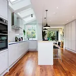 Veeve - Embassy Elegance