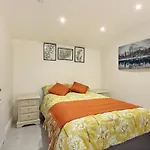 Splendid Flat In Kensington Olympia