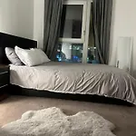 Luxurious DLR Apartment