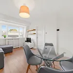 1 & 2 Bed Cosy Apartments Next To Earls Court Free Wifi