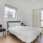 Modern 1 Bedroom Flat In Battersea