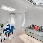 Modern 1 Bedroom Flat In Battersea