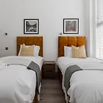 Dainty 2Bd Flat In Greater London