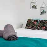 2-Bedroom Garden Flat In Finsbury Park, Islington