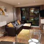 One Bed Stylish Apartment, Canary Wharf, London