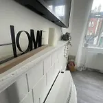 Lovely 2 Bed On Tower Bridge