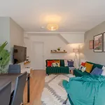 Central 3 Bedroom House With Garden