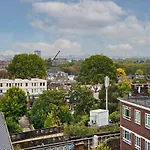 Superb Apartment With Terrace Near The River In Putney By Underthedoormat