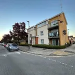 Lovely 2-Bed Flat Along The River Thames
