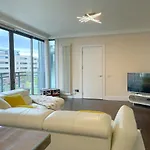 Beautiful Tower Bridge Apartment