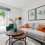 Dainty 2Bd Flat In Greater London