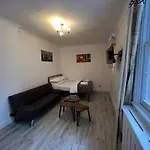 F4-Ground Floor Studio Fits 3 Near Paddington