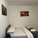 F4-Ground Floor Studio Fits 3 Near Paddington