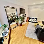 Spacious Flat With Huge Patio In Central London