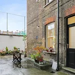 Spacious Flat With Huge Patio In Central London