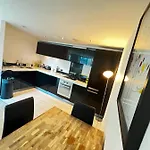 Kings Cross Station, 2 bed Luxurious Apartment