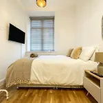 Newly Refurbished Luxury 3 Bedroom Apartment
