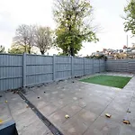 Stunning 3 Bed 3 Bath London Townhouse