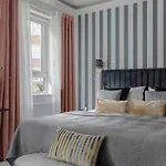 Notting Hill & Hyde Park Exclusive West-End Serene Designer Family Home 5Bed4Bath
