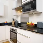 1 Bed Flat Near Canary Wharf, O2
