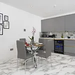 Oxford Street 2 Bedr, 3 Beds, 2,5 Bath, 2 Min Subway