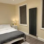 Beautiful Rooms Only Few Steps Away From Bruce Grove Tottenham Stadium