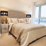 Thames Riverside Apartment In London