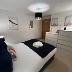Modern 2 Bedroom Flat Fulham