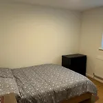 Three Bedroom House In Tooting By Star Apartments London