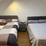 Three Bedroom House In Tooting By Star Apartments London