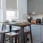 Taylor\'S Apartment Wimbledon