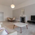 Kensington 2 Bed 2 Bath Apartment For 5 Guests