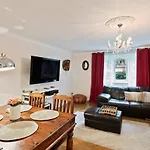 Beautiful And Cosy 2 Bedroom Flat