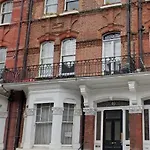 Stylish, Modern, Kensington Apartment