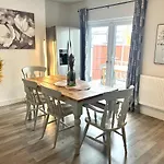 Cosy Double Bedroom For One Guest