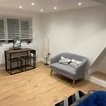 Spacious Loft Space With Private En-Suite Bathroom