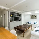 Spacious 2-Bed Flat, Private Patio & Close To Park