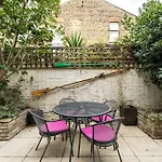 Spacious 2-Bed Flat, Private Patio & Close To Park