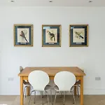 Spacious 2-Bed Flat, Private Patio & Close To Park