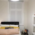 London 3 Bed 2 Bath Apartment